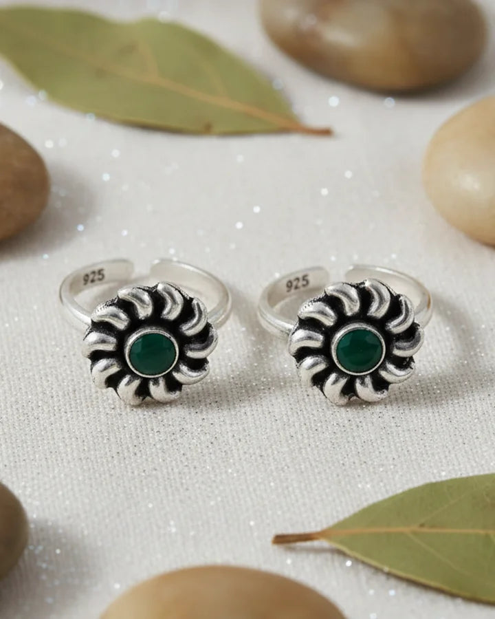 Emerald Toe Rings in 92.5 Silver