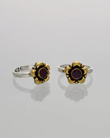 Ratnaraj Toe Rings detail - Silsila by Dvaar