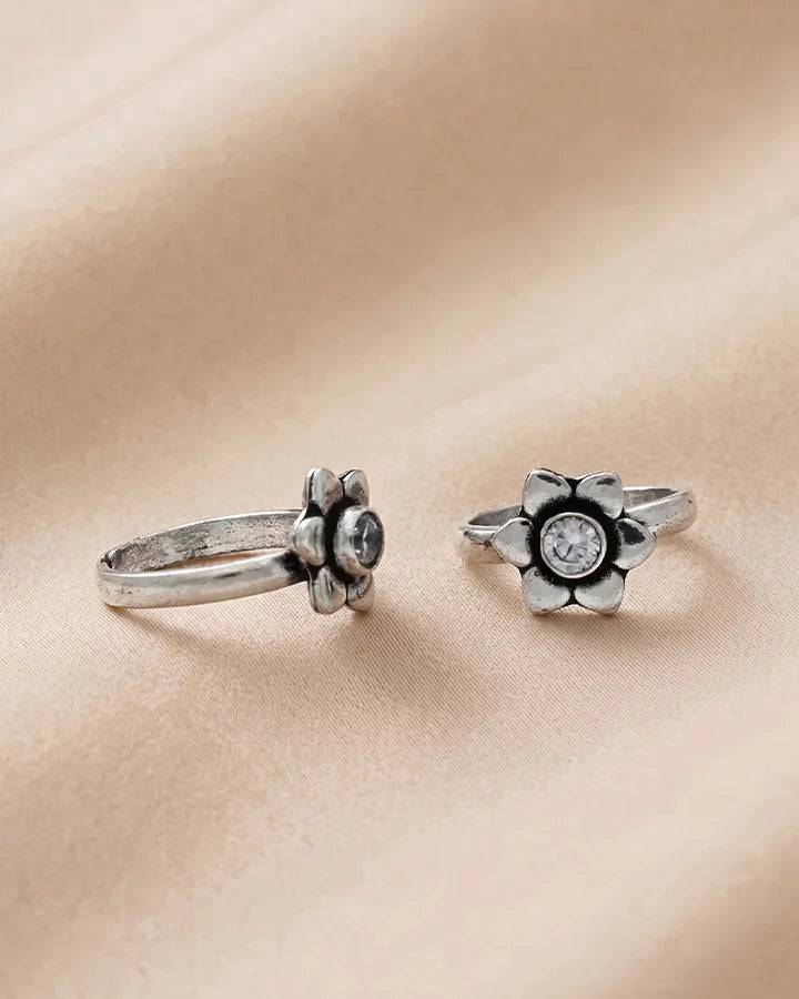 Aarohi Toe Rings in 92.5 Silver
