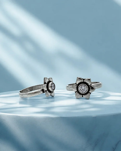 Aarohi Toe Rings in 92.5 Silver - Silsila by Dvaar