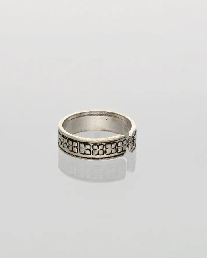 Vritta Toe Rings worn view - Silsila by Dvaar