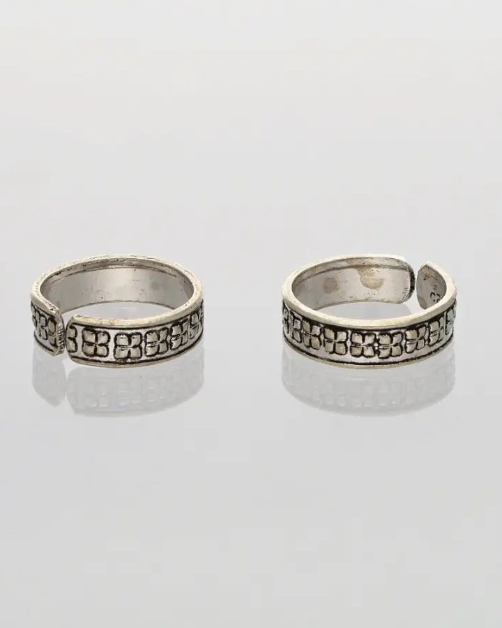 Vritta Toe Rings detail - Silsila by Dvaar
