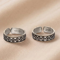 Petal Toe Rings in 92.5 Silver