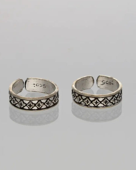 Petal Toe Rings detail - Silsila by Dvaar