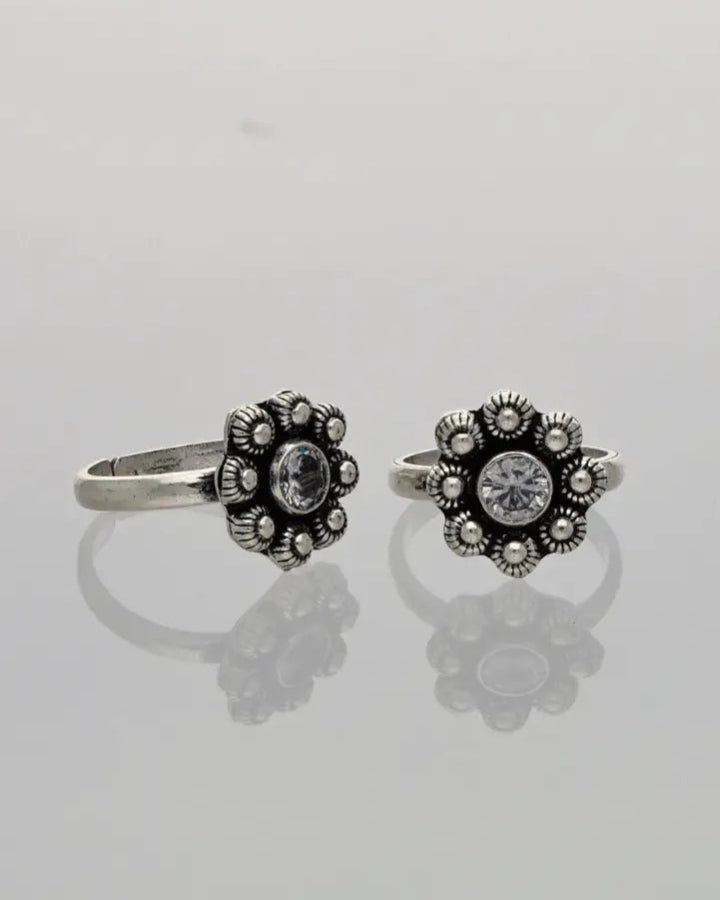 Floral Toe Rings detail - Silsila by Dvaar