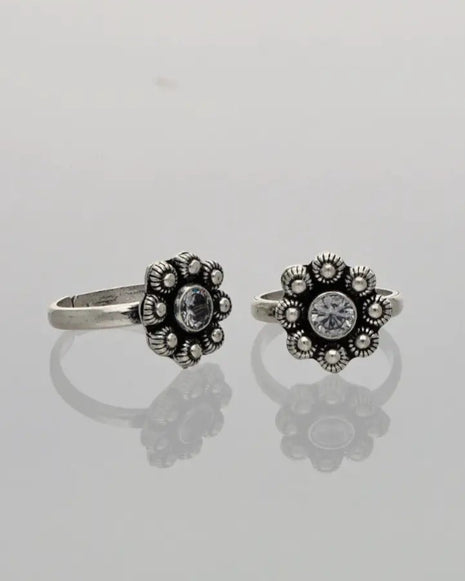 Floral Toe Rings detail - Silsila by Dvaar