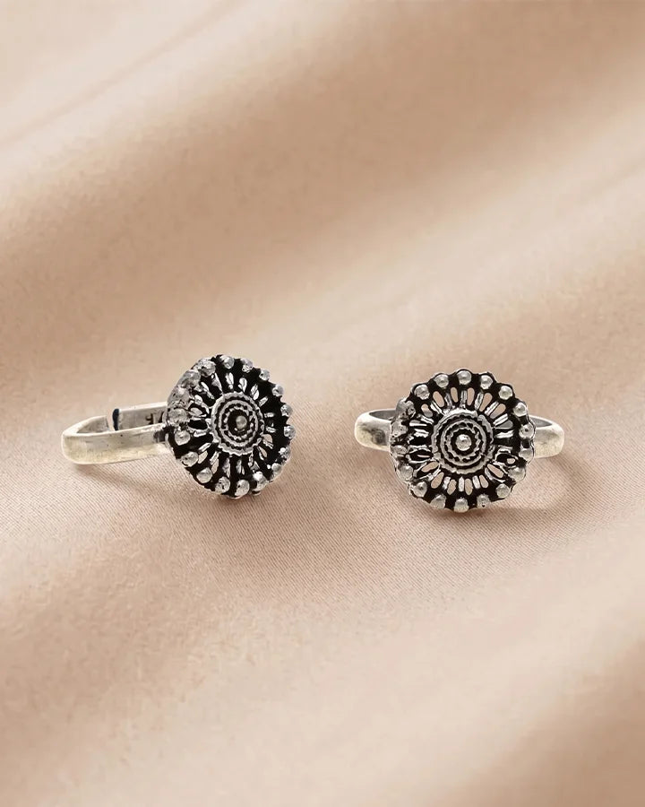 Sumana Toe Rings in 92.5 Silver