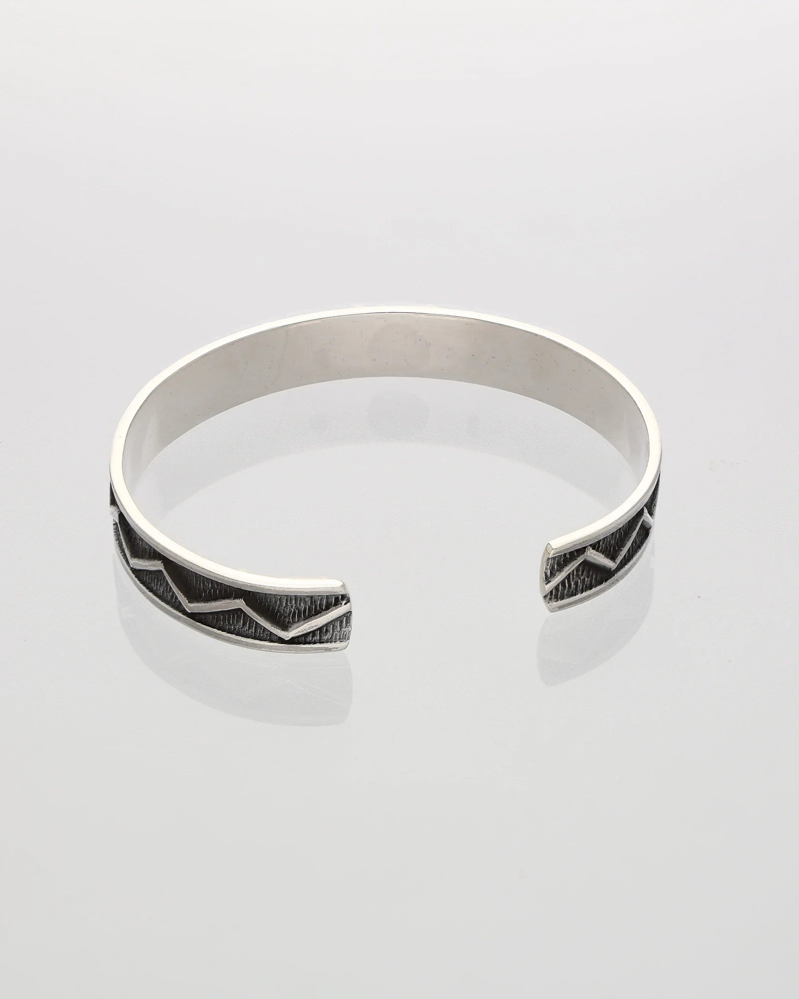Intrigue Kada in 92.5 Silver