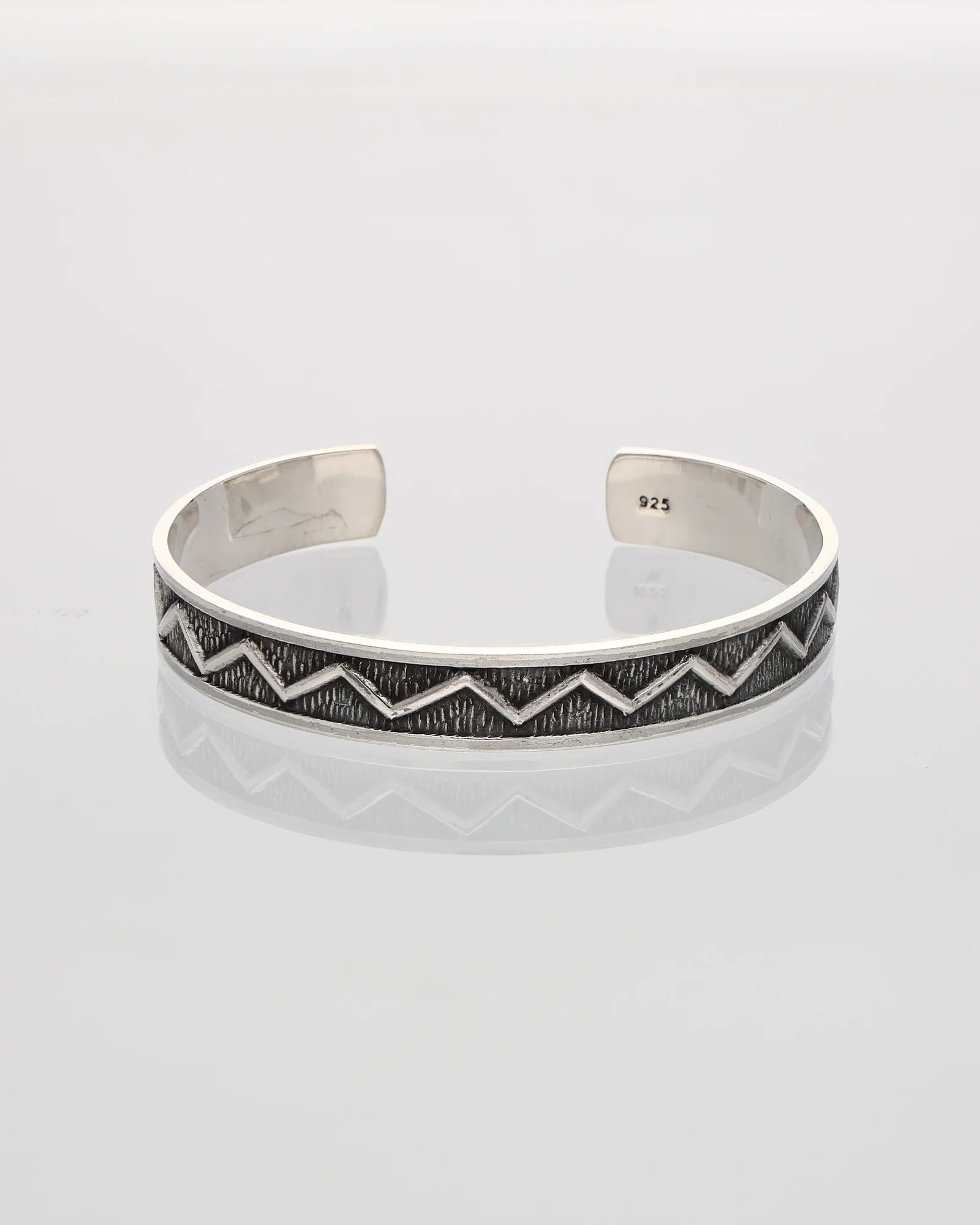Intrigue Kada in 92.5 Silver