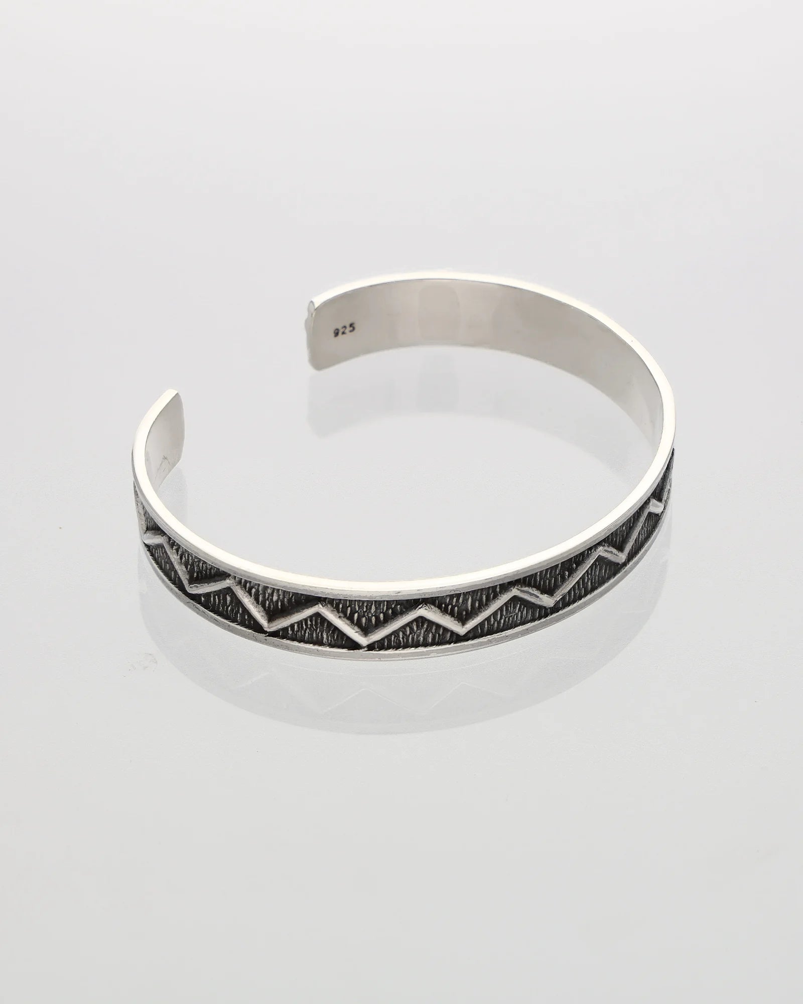 Intrigue Kada in 92.5 Silver