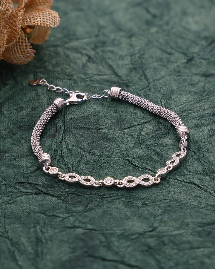 Infinitya Bracelet in 92.5 Silver