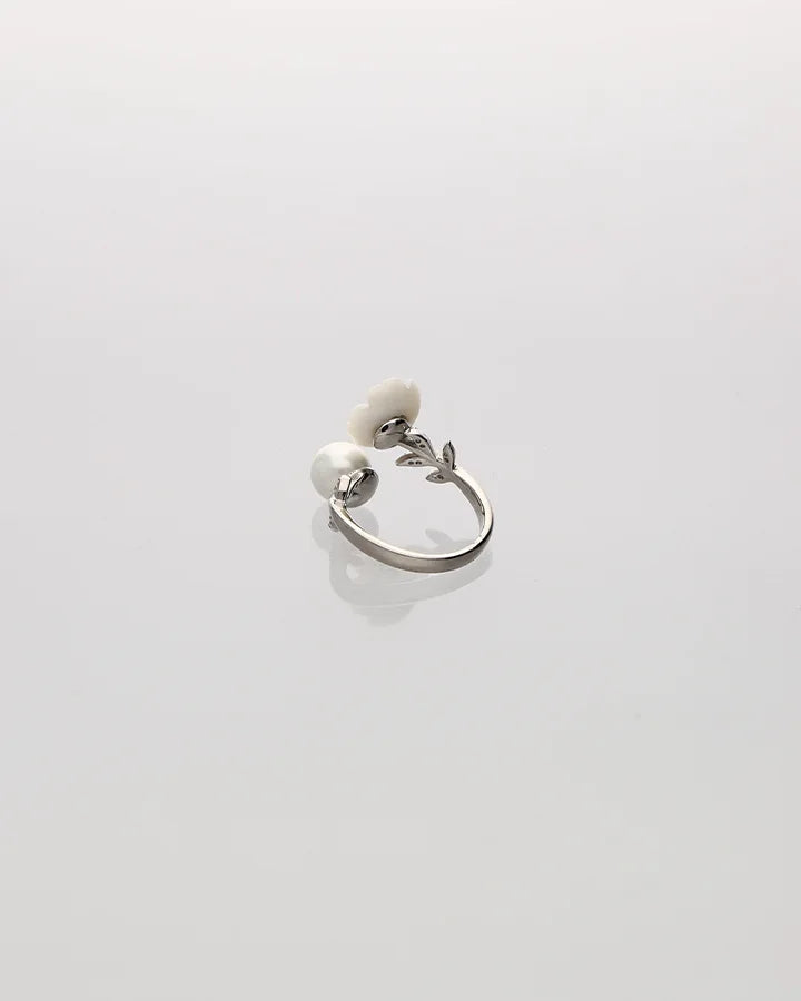 Pearl Leaf Ring in 92.5 Silver
