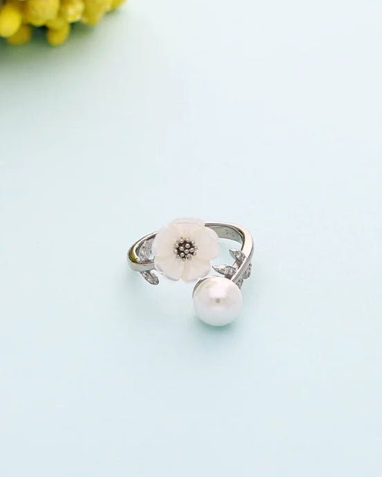 Pearl Leaf Ring in 92.5 Silver