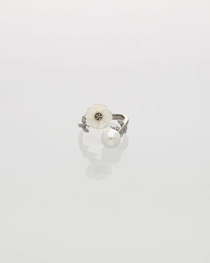 Pearl Leaf Ring in 92.5 Silver