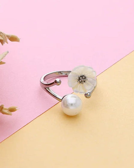 Pearl Floral Ring in 92.5 Silver