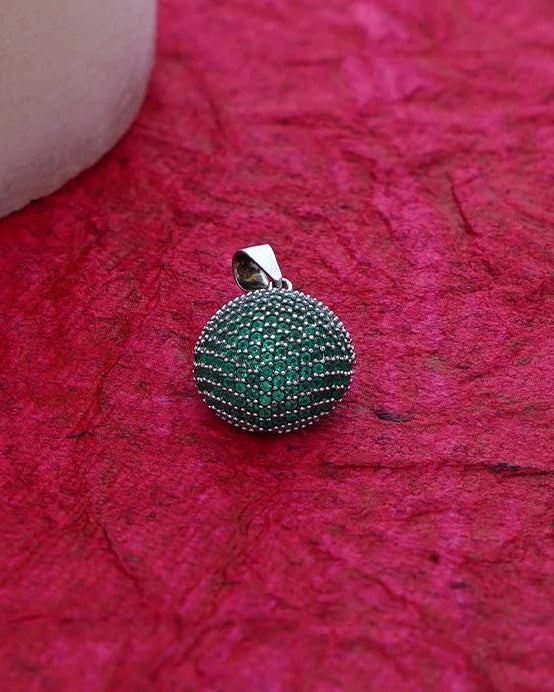 Verden Halo Pendant in 92.5 Silver