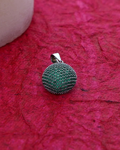 Verden Halo Pendant in 92.5 Silver