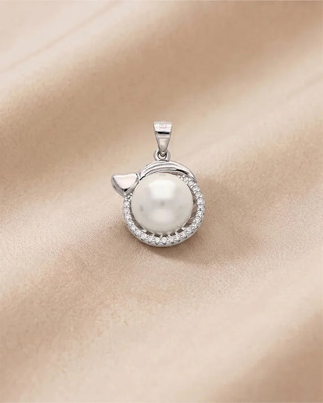 Pearlina Pendant in 92.5 Silver