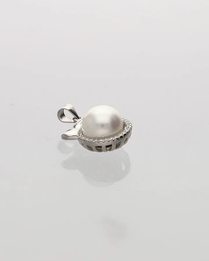 Pearlina Pendant in 92.5 Silver