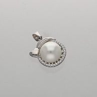 Pearlina Pendant in 92.5 Silver