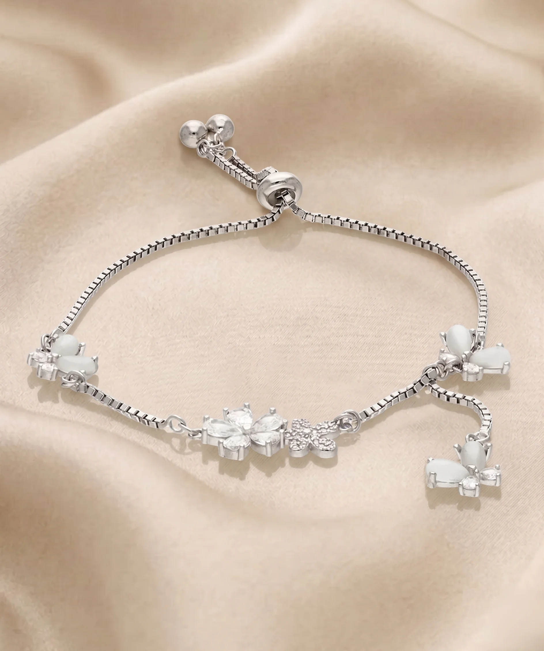 Vaelis Bracelet in 92.5 Silver