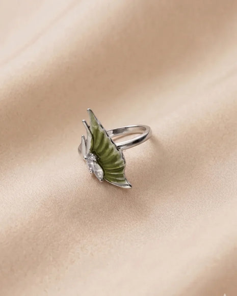 Moonflare Ring in 92.5 Silver