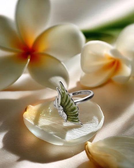 Moonflare Ring in 92.5 Silver