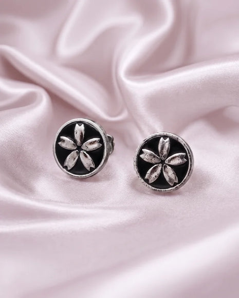 Kaali Pushp Studs 92.5 Silver