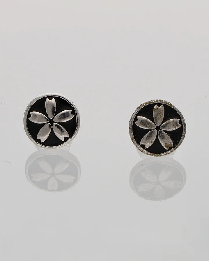 Kaali Pushp Studs 92.5 Silver