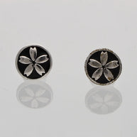Kaali Pushp Studs 92.5 Silver