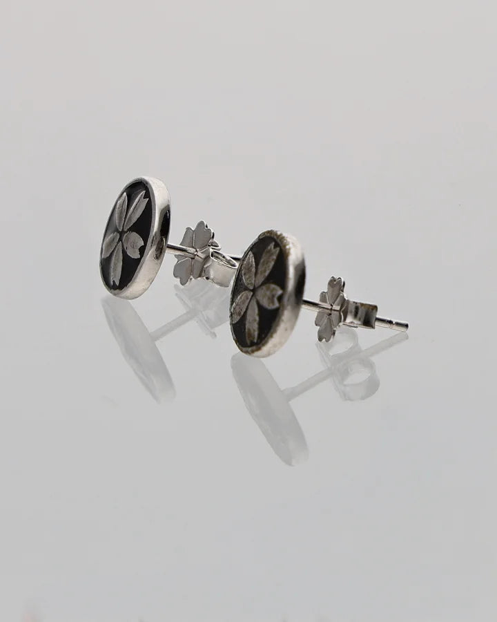 Kaali Pushp Studs 92.5 Silver