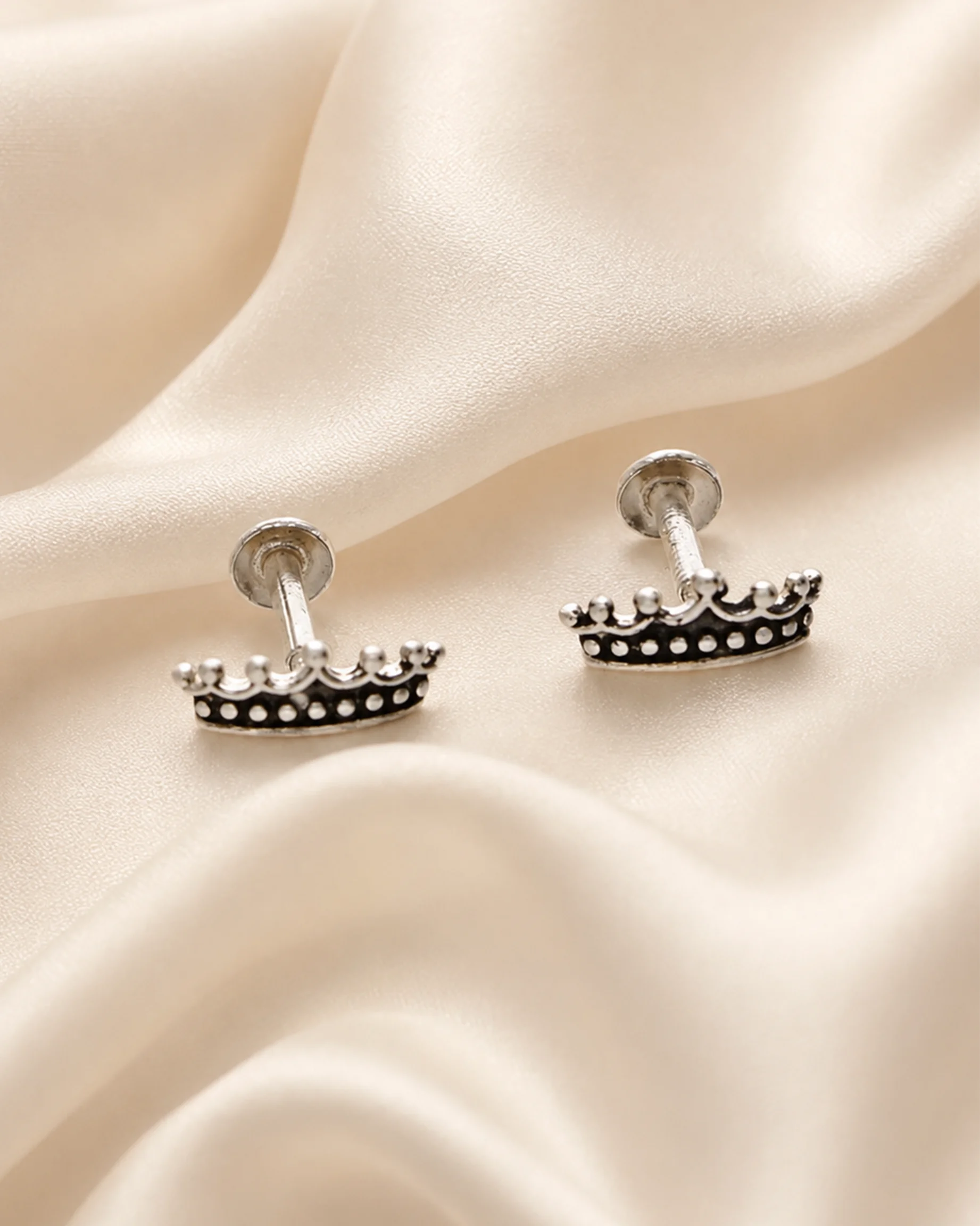 Shehenshah Crown Studs 92.5 Silver