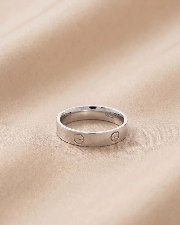 Imperial Spark Ring in 92.5 Silver