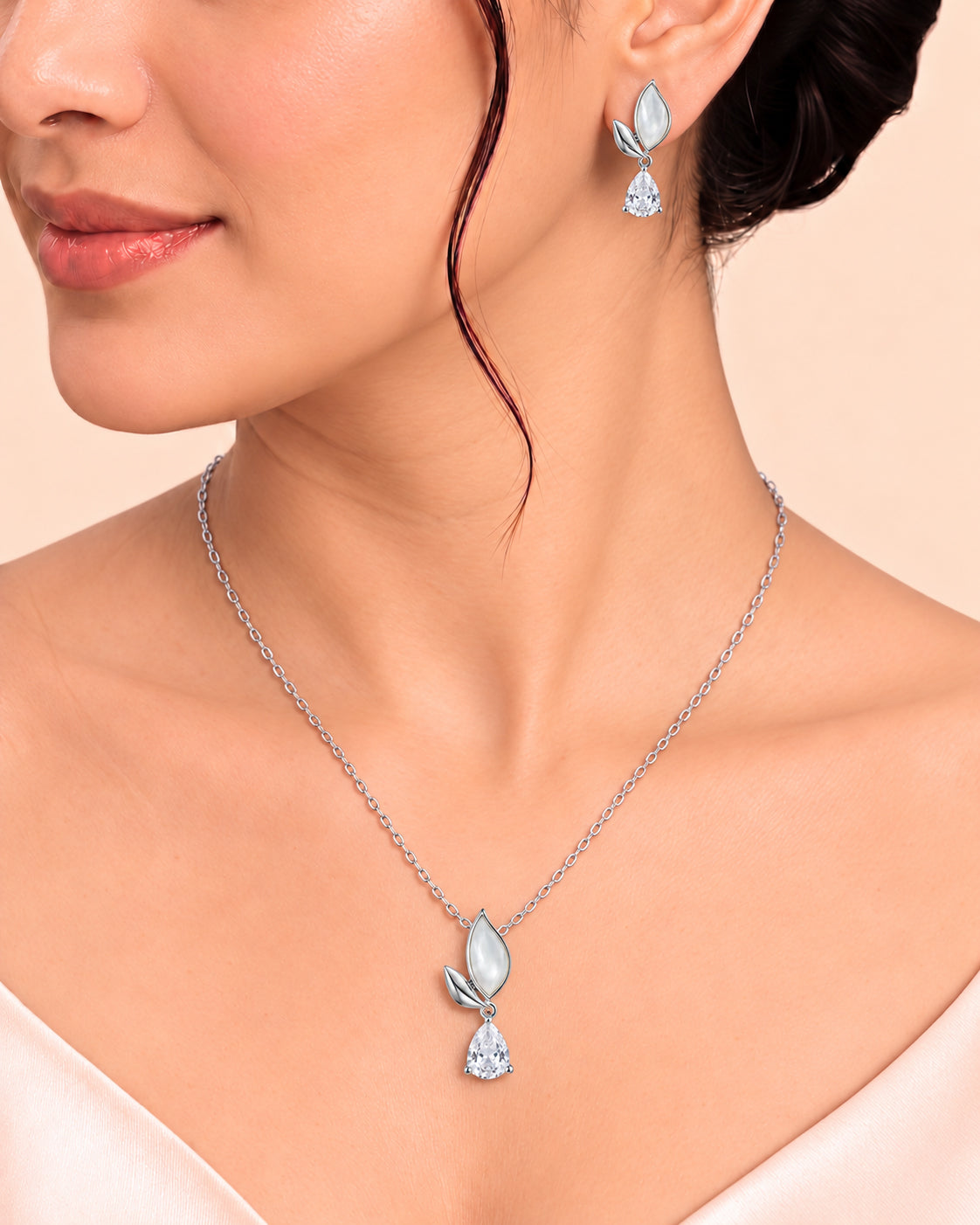 Floral Sparkle Pendant Set in 92.5 Silver