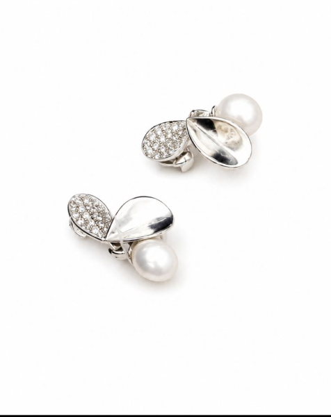 Pearl hanging earring in 92.5 Silver