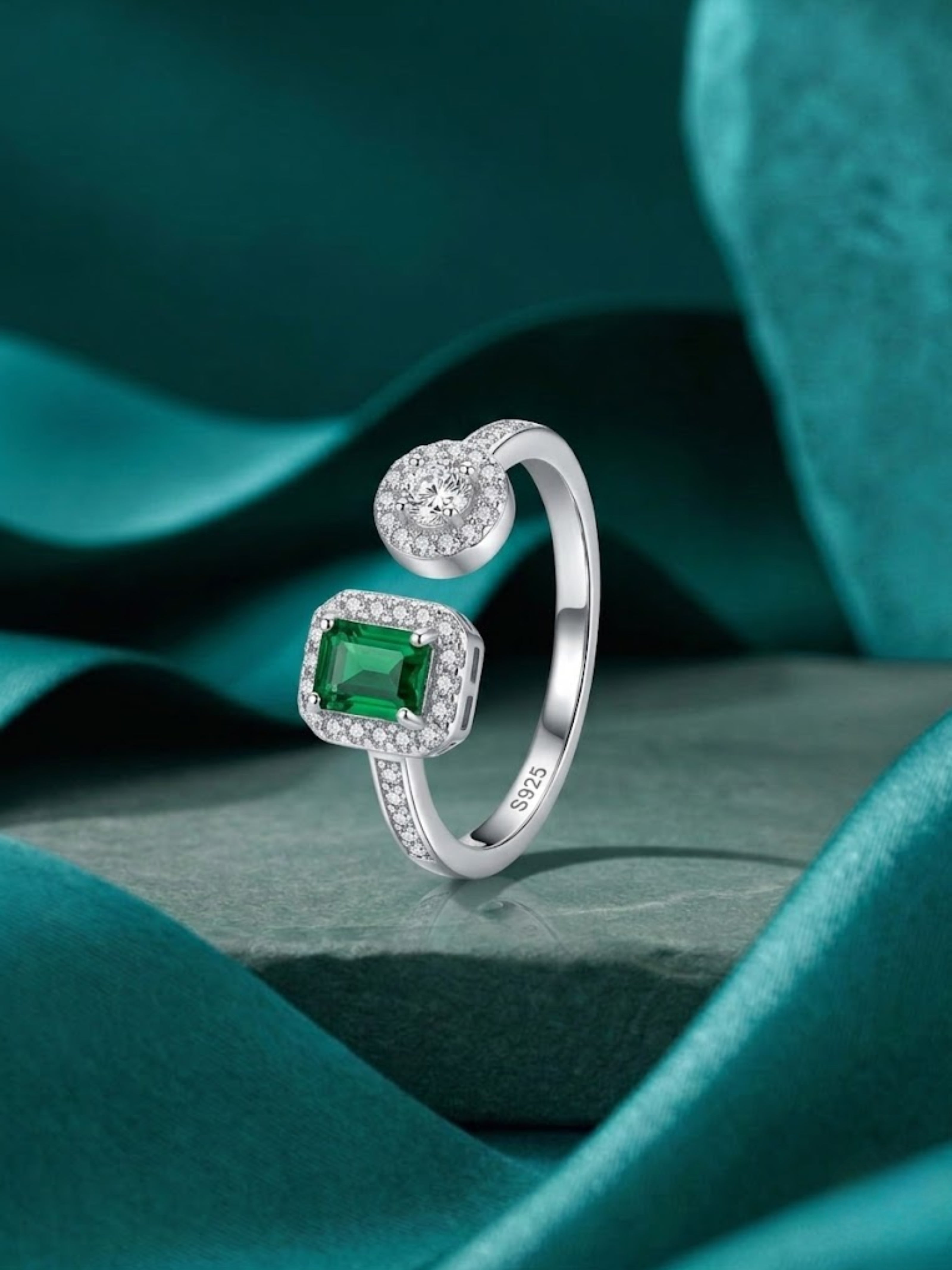 Pistachio Ring in 92.5 Silver